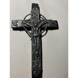 Crucifix Espagnol , XVIIIe Siècle , étain Et Bois Noirci.